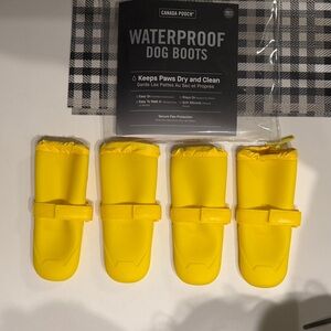 Canada Pooch Waterproof Yellow Dog Boots - Set of 4 | Size 4